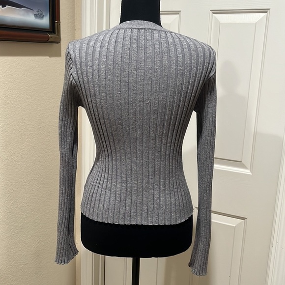 Halara Gray ROUND NECK LONG SLEEVE FRILL SWEATER SIZE L. - Picture 4 of 10